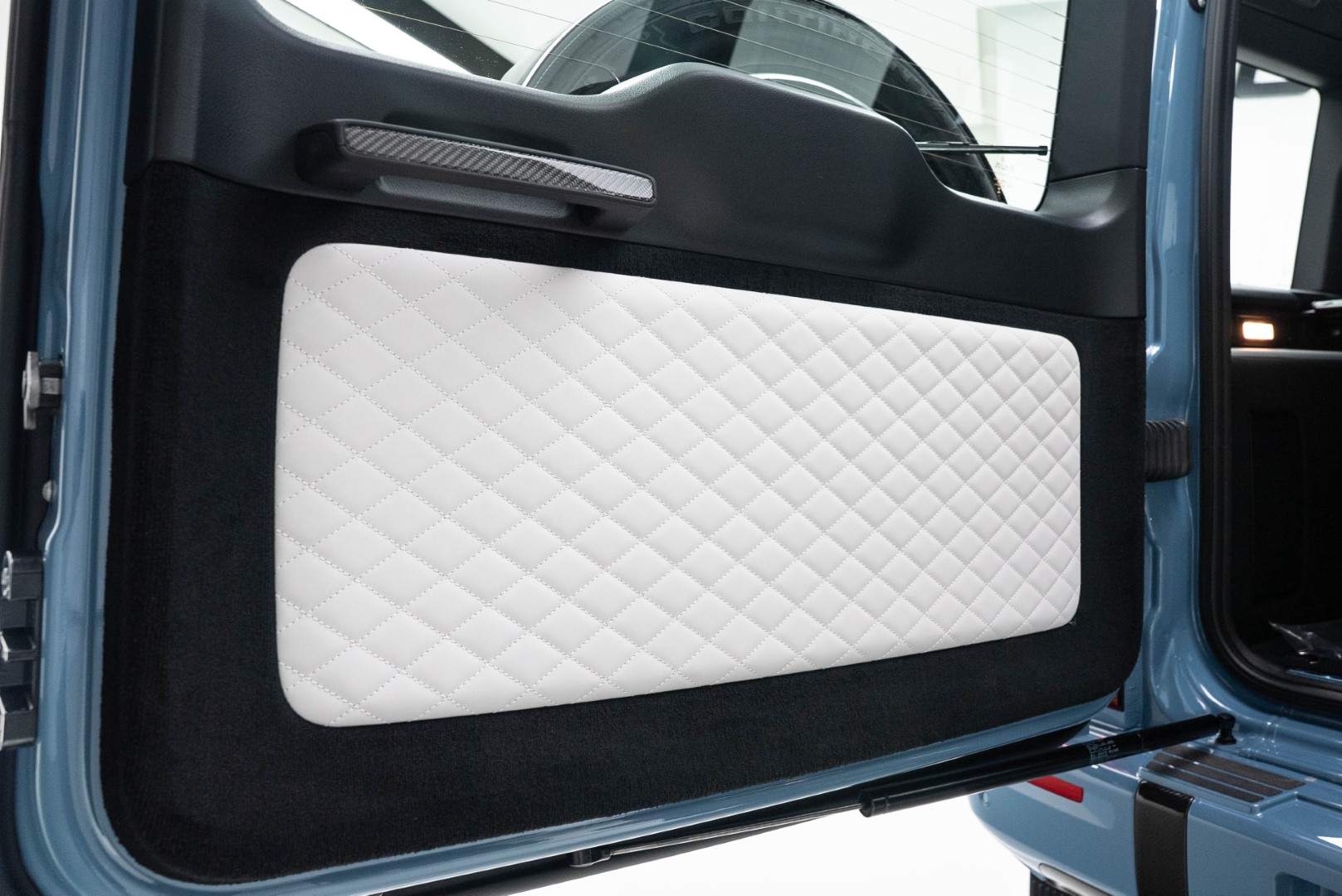 2025 MERCEDES BENZ G63 AMG | EXTENDED NIGHT PACKAGE | MANUFAKTUR NAPPA LEATHER DIAMOND QUILT | REAR